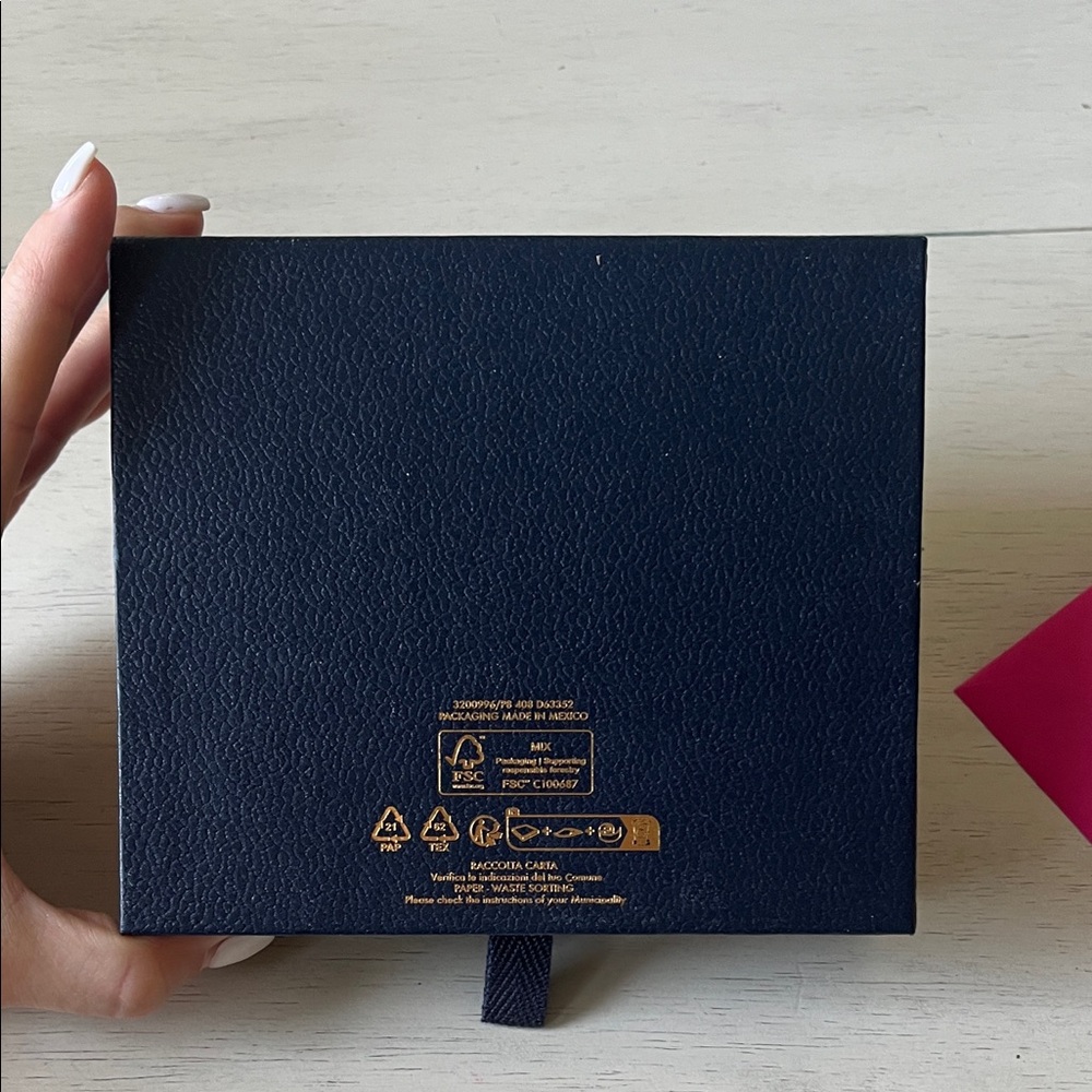 Louis Vuitton “On My Side” wallet in Greige - Picture 12 of 12